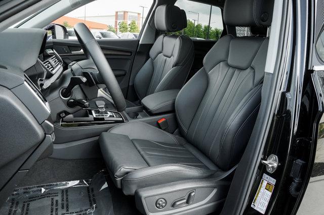 Photo of 2025 Mythos Black Metallic Audi Q5
