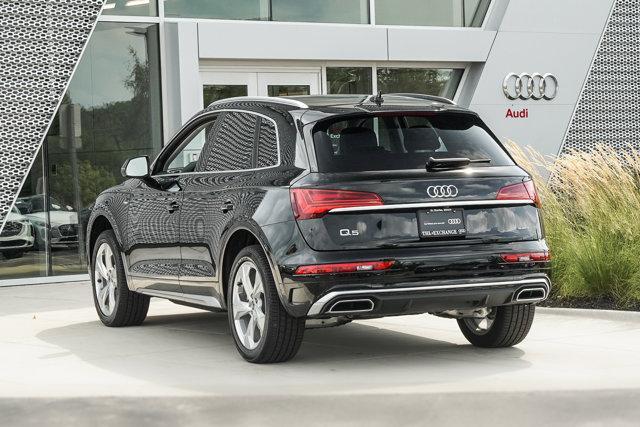 Photo of 2025 Mythos Black Metallic Audi Q5