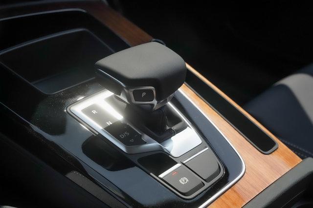 Photo of 2024 Mythos Black Metallic Audi Q5