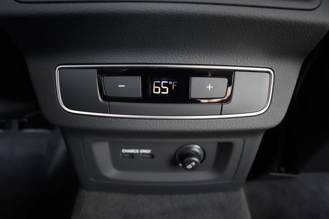 Photo of 2024 Mythos Black Metallic Audi Q5