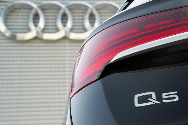 Photo of 2024 Mythos Black Metallic Audi Q5
