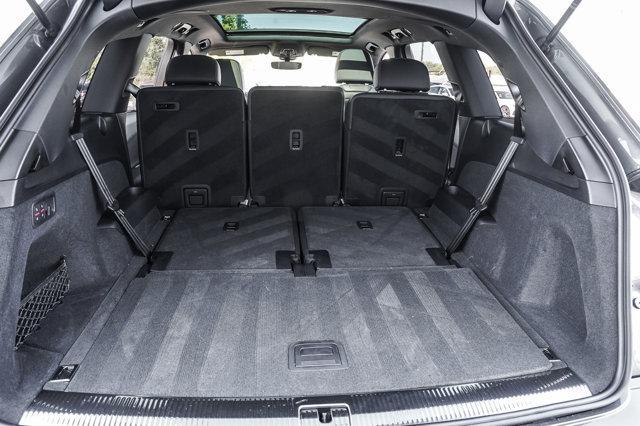 Photo of 2025 Samurai Gray Metallic Audi Q7
