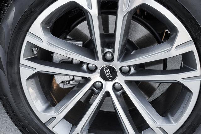 Photo of 2025 Samurai Gray Metallic Audi Q7