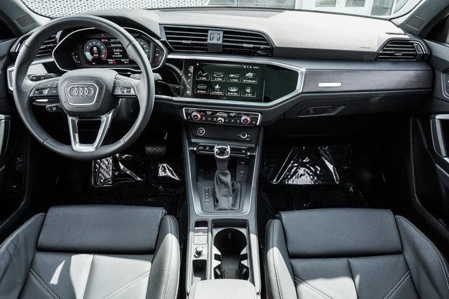 Photo of 2025 Mythos Black Metallic Audi Q3