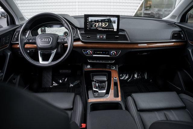 Photo of 2023 Glacier White Metallic Audi Q5