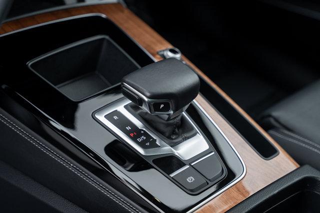 Photo of 2023 Glacier White Metallic Audi Q5