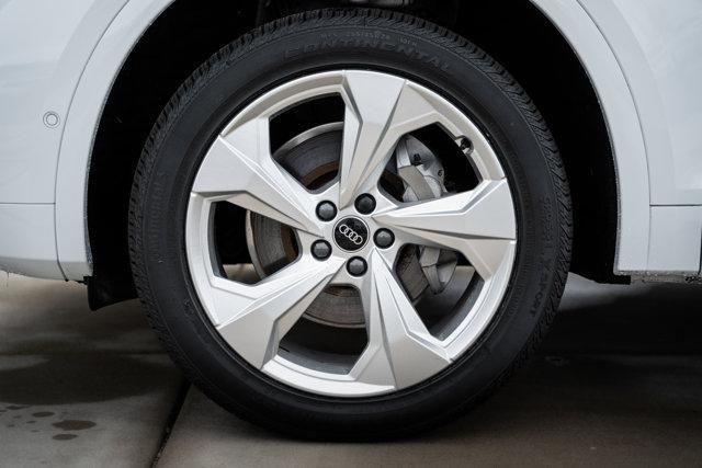 Photo of 2023 Glacier White Metallic Audi Q5