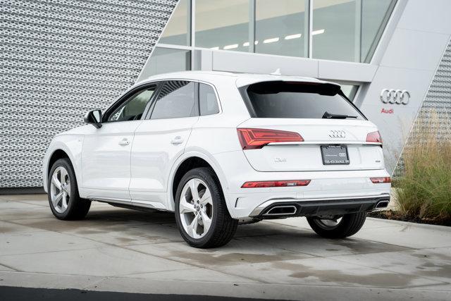 Photo of 2023 Glacier White Metallic Audi Q5