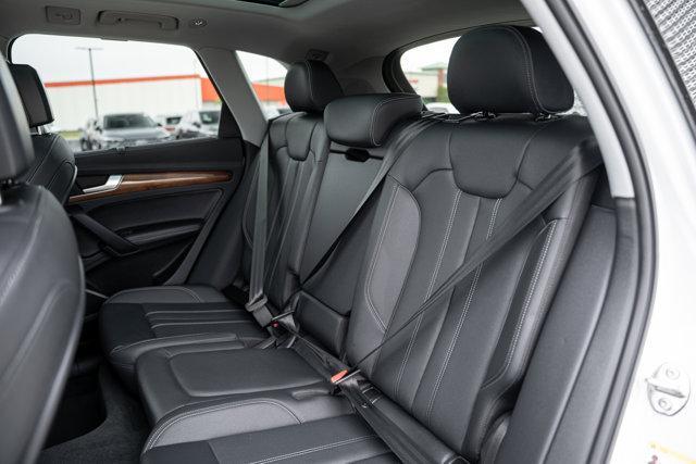 Photo of 2023 Glacier White Metallic Audi Q5