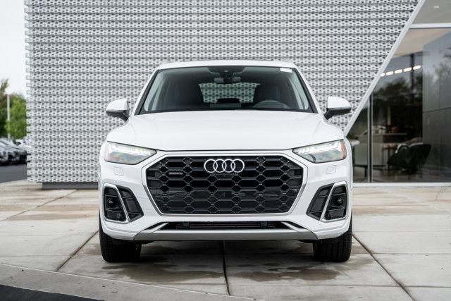 Photo of 2023 Glacier White Metallic Audi Q5