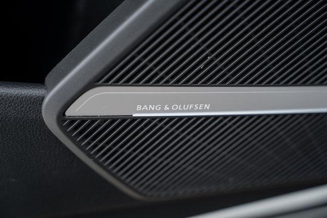 Photo of 2023 Glacier White Metallic Audi Q5