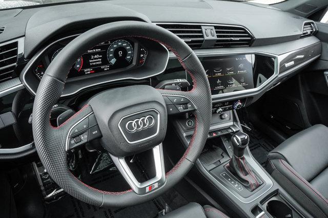Photo of 2025 Mythos Black Metallic Audi Q3