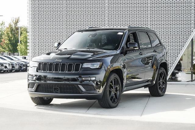 Photo of 2020 Diamond Black Crystal Pearlcoat Jeep Grand Cherokee