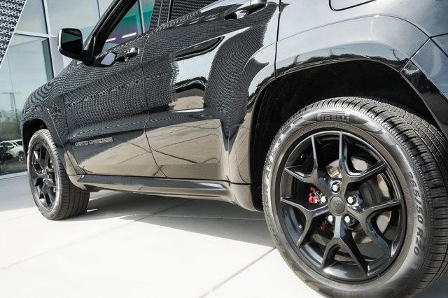 Photo of 2020 Diamond Black Crystal Pearlcoat Jeep Grand Cherokee