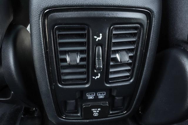 Photo of 2020 Diamond Black Crystal Pearlcoat Jeep Grand Cherokee
