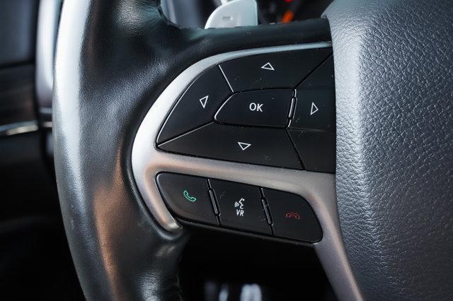 Photo of 2020 Diamond Black Crystal Pearlcoat Jeep Grand Cherokee