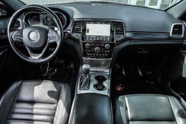 Photo of 2020 Diamond Black Crystal Pearlcoat Jeep Grand Cherokee