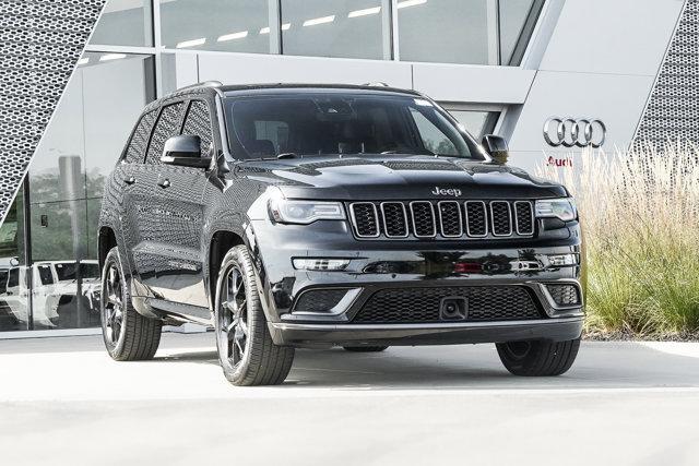 Photo of 2020 Diamond Black Crystal Pearlcoat Jeep Grand Cherokee