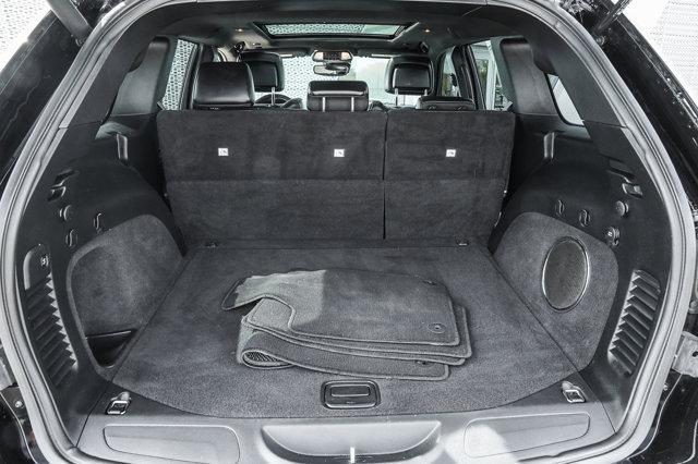 Photo of 2020 Diamond Black Crystal Pearlcoat Jeep Grand Cherokee