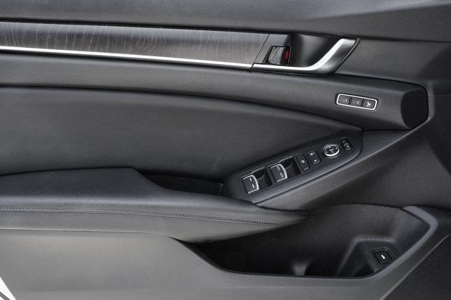 Photo of 2018 Platinum White Pearl Honda Accord