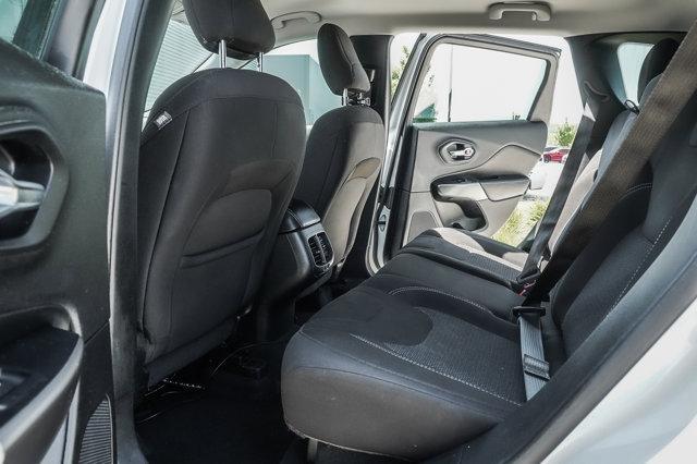 Photo of 2020 Bright White Clearcoat Jeep Cherokee