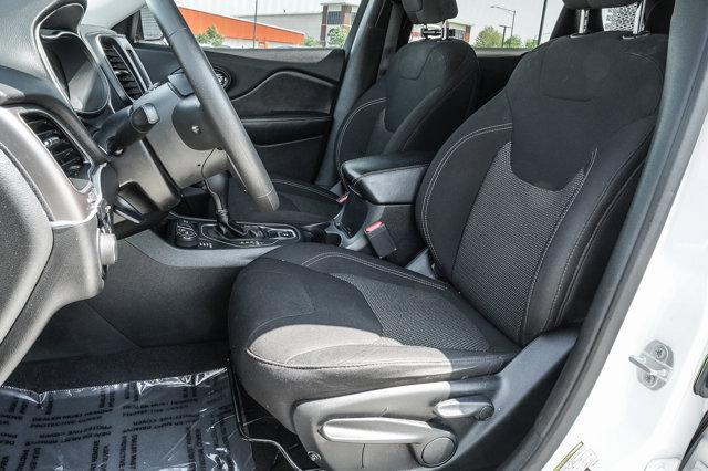 Photo of 2020 Bright White Clearcoat Jeep Cherokee
