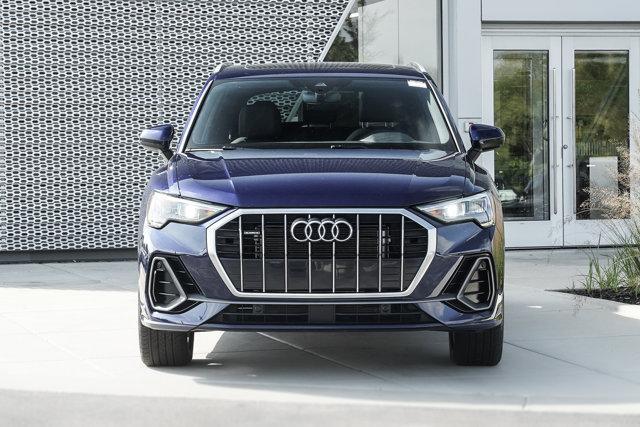 Photo of 2022 Navarra Blue Metallic Audi Q3