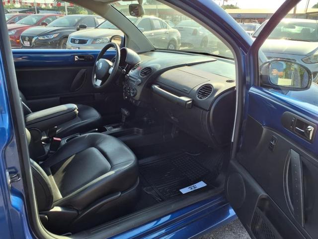 Photo of 2008 Blue Volkswagen New Beetle