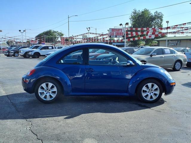 Photo of 2008 Blue Volkswagen New Beetle