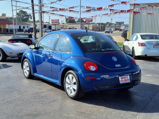 Photo of 2008 Blue Volkswagen New Beetle