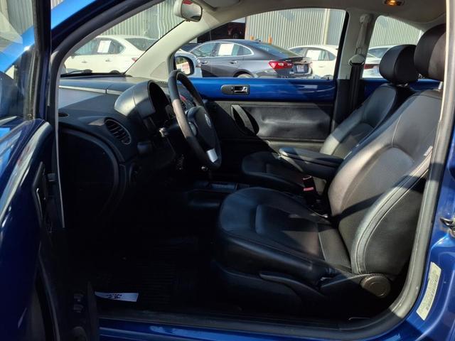 Photo of 2008 Blue Volkswagen New Beetle