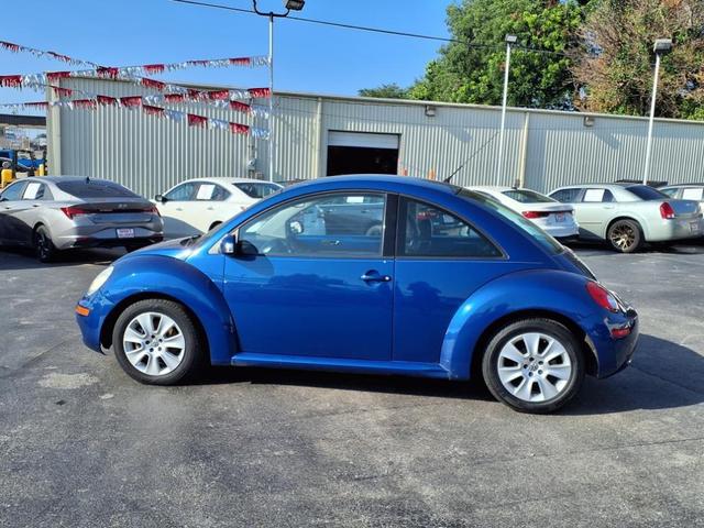 Photo of 2008 Blue Volkswagen New Beetle