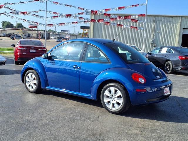 Photo of 2008 Blue Volkswagen New Beetle