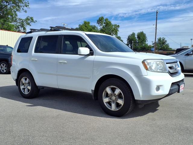 Photo of 2011 White Honda Pilot