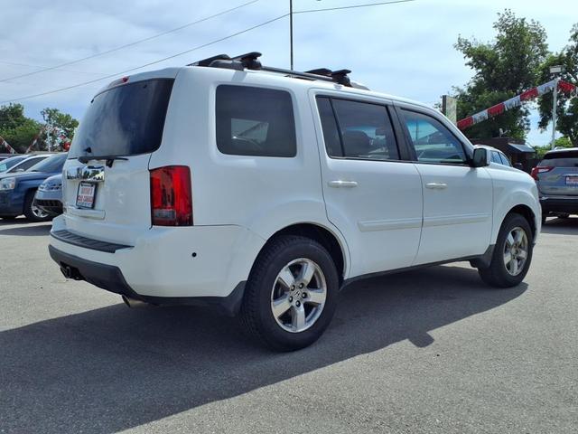 Photo of 2011 White Honda Pilot