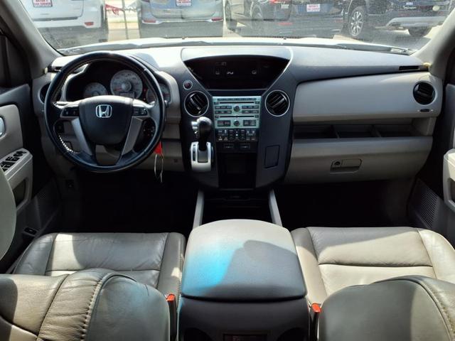 Photo of 2011 White Honda Pilot