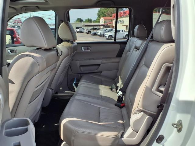 Photo of 2011 White Honda Pilot