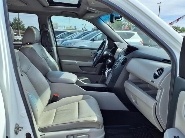 Photo of 2011 White Honda Pilot