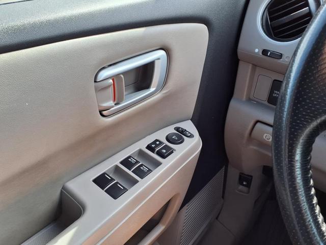 Photo of 2011 White Honda Pilot