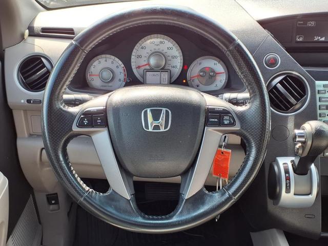 Photo of 2011 White Honda Pilot