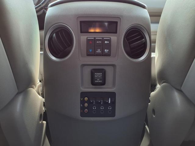 Photo of 2011 White Honda Pilot