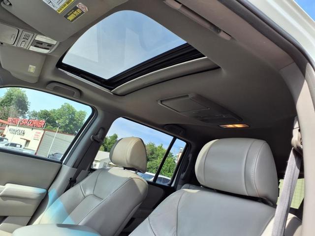 Photo of 2011 White Honda Pilot