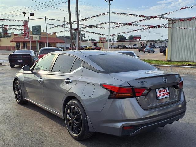 Photo of 2024 Gun Metallic Nissan Altima