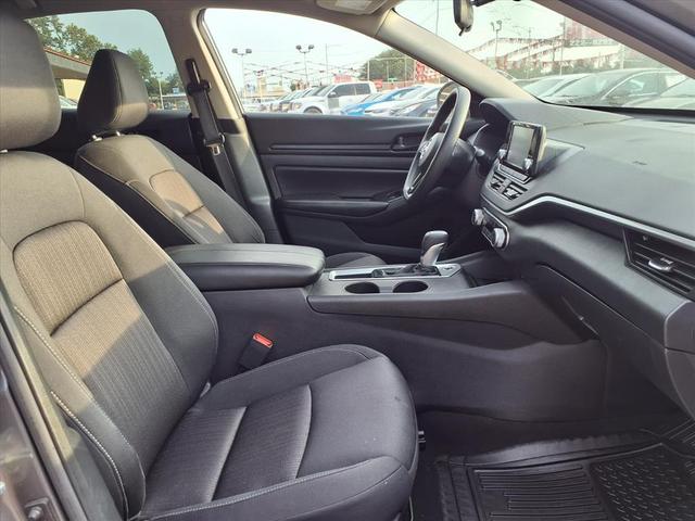 Photo of 2024 Gun Metallic Nissan Altima