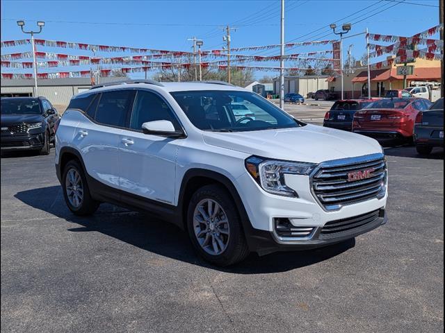 Photo of 2023 Summit White GMC Terrain