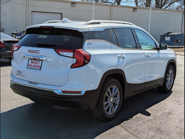 Photo of 2023 Summit White GMC Terrain