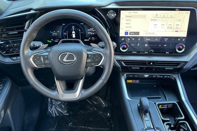 Photo of 2024 Wind Chill Pearl Lexus TX 550h+