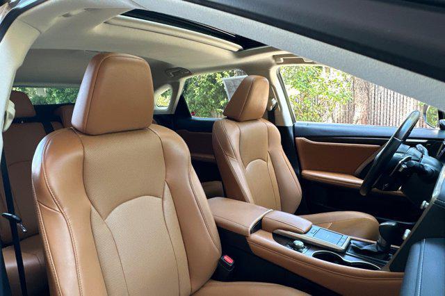 Photo of 2022 Atomic Silver Lexus RX 350