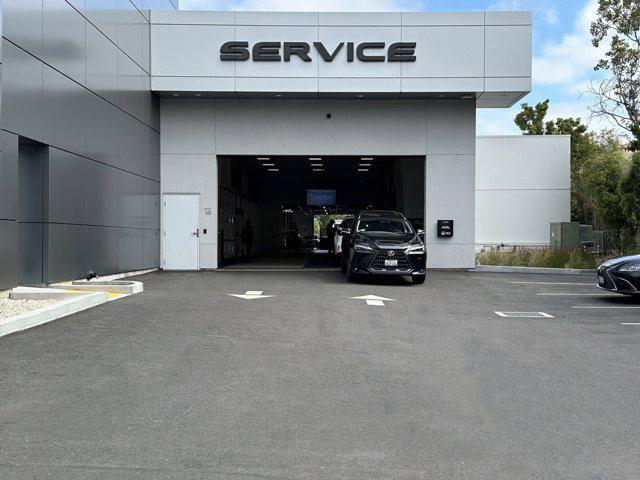 Photo of 2022 Atomic Silver Lexus RX 350