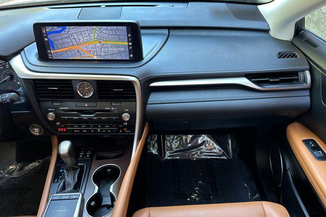 Photo of 2022 Atomic Silver Lexus RX 350